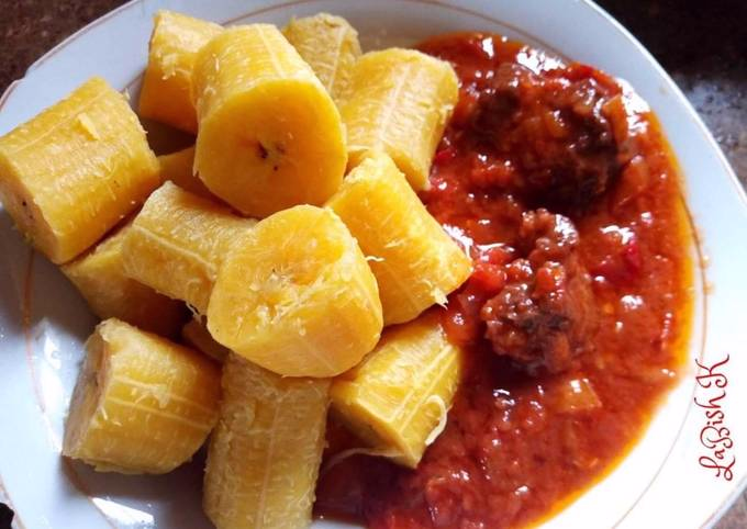 Boiled Plantain with Sauce & Coffee. image